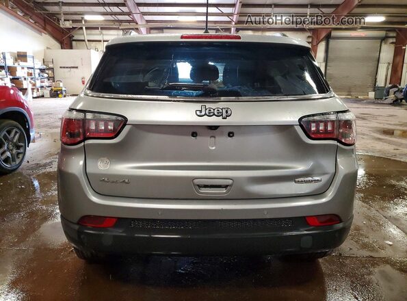 3C4NJDBB5JT454662 2018 JEEP COMPASS Серебряный Вид сзади