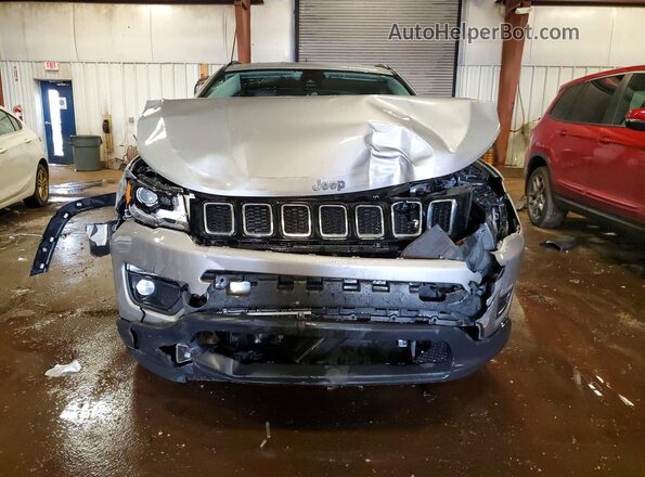 3C4NJDBB5JT454662 2018 JEEP COMPASS Серебряный Вид спереди