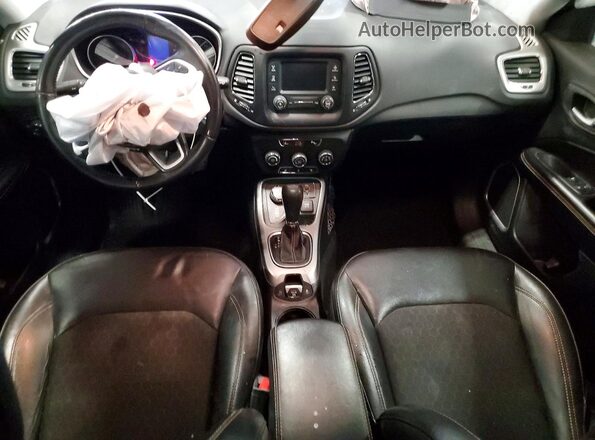 3C4NJDBB5JT454662 2018 JEEP COMPASS Серебряный Вид панели приборов