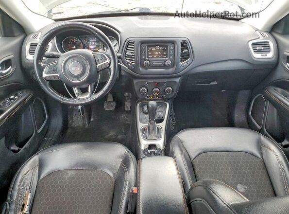 3C4NJDBB5JT467685 2018 JEEP COMPASS Зеленый Вид панели приборов