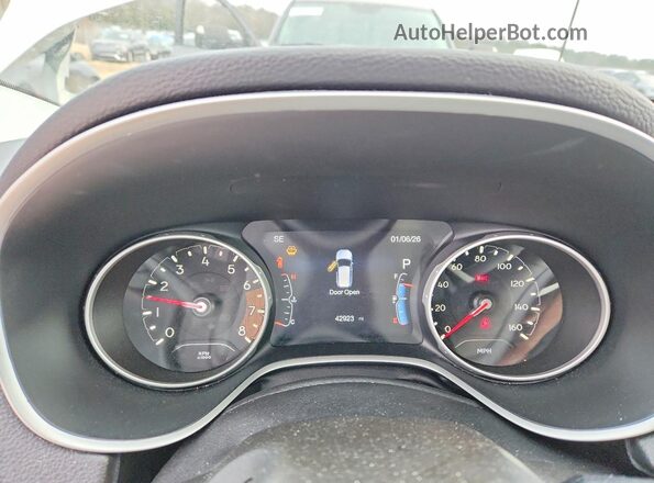 3C4NJDBB6JT325250 2018 JEEP COMPASS Белый Вид щитка приборов