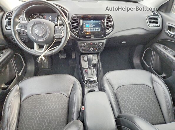 3C4NJDBB6JT325250 2018 JEEP COMPASS Белый Вид панели приборов