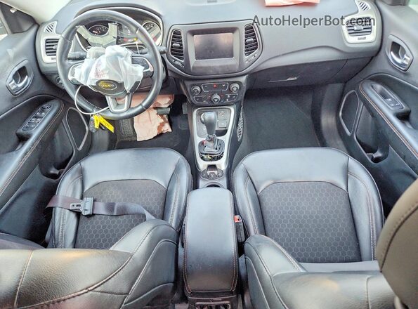 3C4NJDBB6LT217570 2020 JEEP COMPASS Синий Вид панели приборов