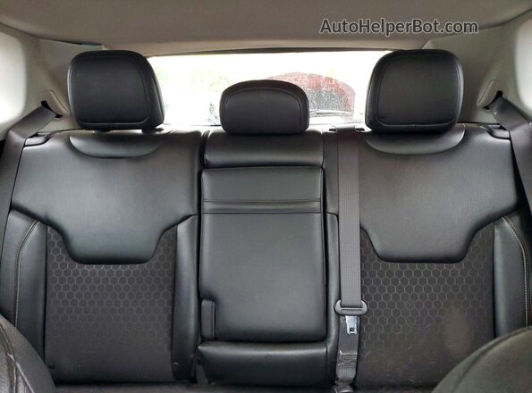 3C4NJDBB7JT392455 2018 JEEP COMPASS Черный Вид задних сидений