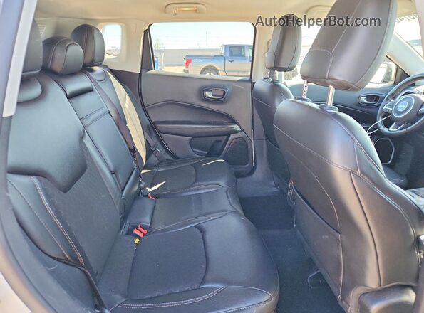 3C4NJDBB7JT485606 2018 JEEP COMPASS Белый Вид задних сидений
