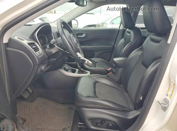 3C4NJDBB7KT597629 2019 JEEP COMPASS Белый Вид салона спереди