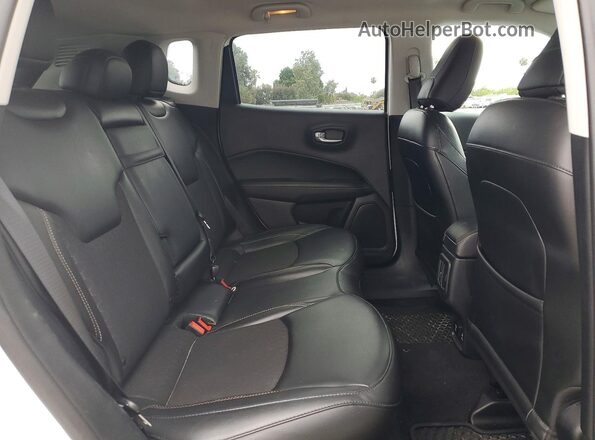 3C4NJDBB7KT597629 2019 JEEP COMPASS Белый Вид задней части салона
