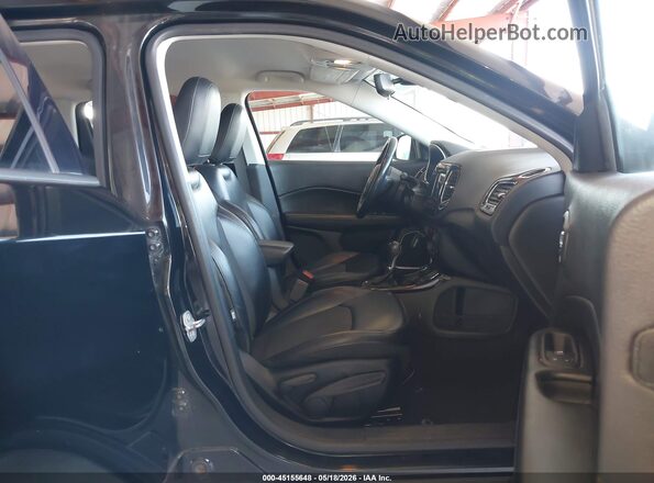 3C4NJDBB7KT600738 2019 JEEP COMPASS Черный Вид салона спереди