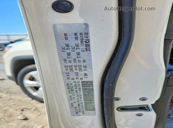 3C4NJDBB8JT291070 2018 JEEP COMPASS White Вид підкапотного простору