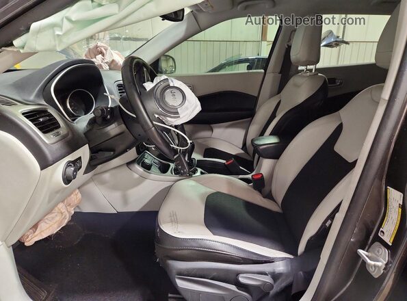 3C4NJDBB8KT703800 2019 JEEP COMPASS Gray Widok wnętrza z przodu