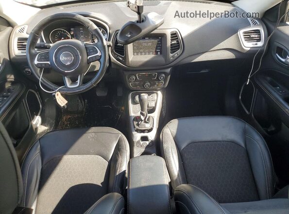 3C4NJDBB9JT142733 2018 JEEP COMPASS Green Vista del salpicadero