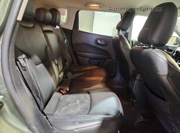 3C4NJDBB9MT575599 2021 JEEP COMPASS Зеленый Вид задней части салона