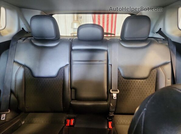 3C4NJDBBXJT373284 2018 JEEP COMPASS Red Вид задніх сидінь