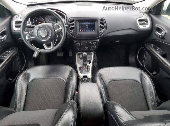 3C4NJDBBXJT436111 2018 JEEP COMPASS White Widok deski rozdzielczej