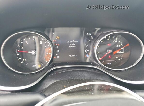 3C4NJDBBXJT436111 2018 JEEP COMPASS White Widok zestawu wskaźników