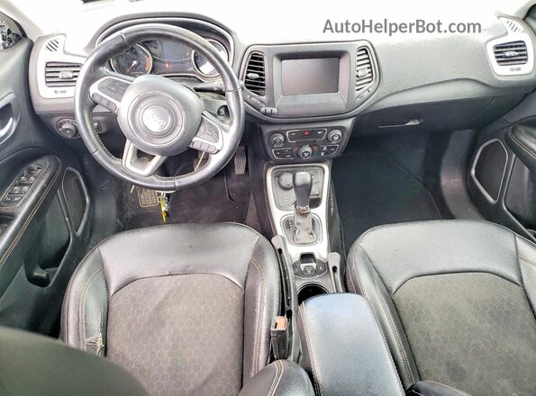 3C4NJDBBXKT723532 2019 JEEP COMPASS Белый Вид панели приборов