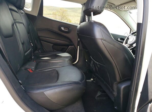 3C4NJDBBXKT723532 2019 JEEP COMPASS Белый Вид задней части салона