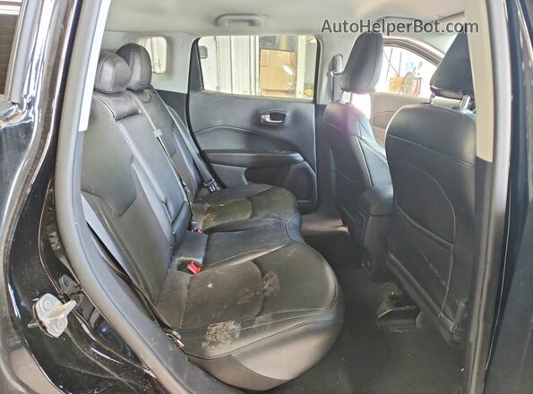3C4NJDBBXLT204689 2020 JEEP COMPASS Черный Вид задних сидений