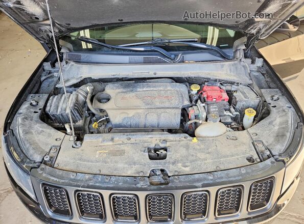 3C4NJDBBXLT204689 2020 JEEP COMPASS Черный Вид задней части салона