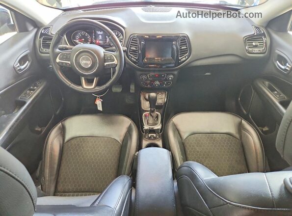 3C4NJDBBXLT204689 2020 JEEP COMPASS Черный Вид панели приборов