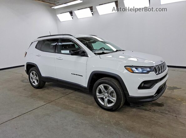 3C4NJDBN0PT522868 2023 JEEP COMPASS Белый Передняя правая четверть
