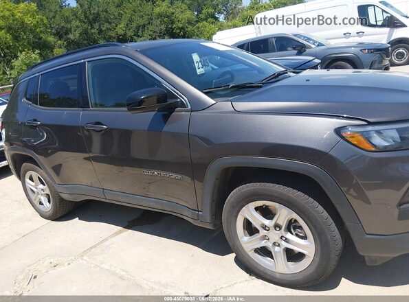 3C4NJDBN0RT598724 2024 JEEP COMPASS Gray Widok wnętrza z tyłu