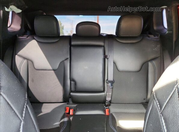 3C4NJDBN0ST547326 2025 JEEP COMPASS Red Widok tylnych siedzeń