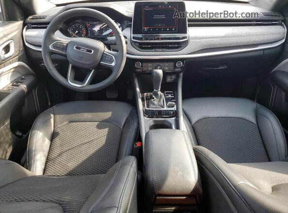 3C4NJDBN0ST610182 2025 JEEP COMPASS Серебряный Вид панели приборов