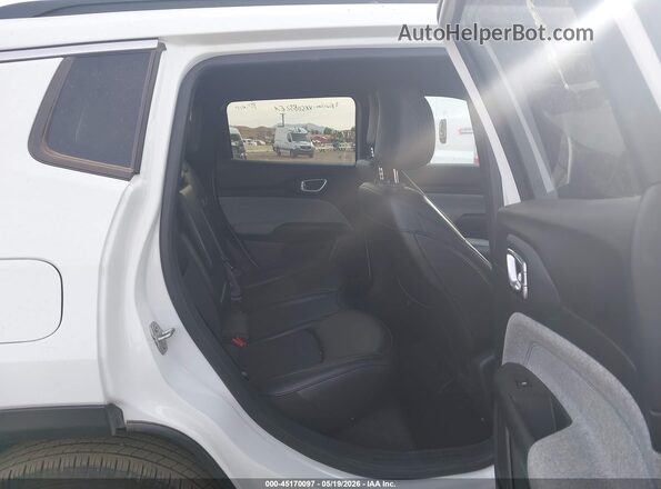 3C4NJDBN1RT117847 2024 JEEP COMPASS White VIN կոդի պիտակի տեսք