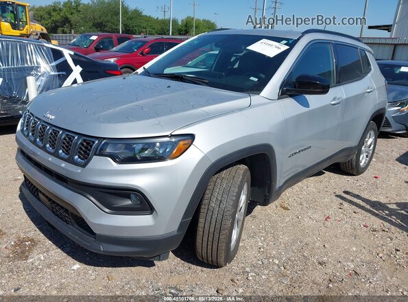 3C4NJDBN2RT109790 2024 JEEP COMPASS Silver Vista tres cuartos delantera izquierda