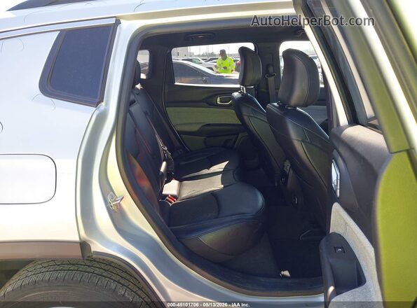 3C4NJDBN2RT109790 2024 JEEP COMPASS Silver Vista de la etiqueta del VIN