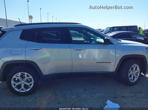 3C4NJDBN2RT109790 2024 JEEP COMPASS Silver Vista interior trasera