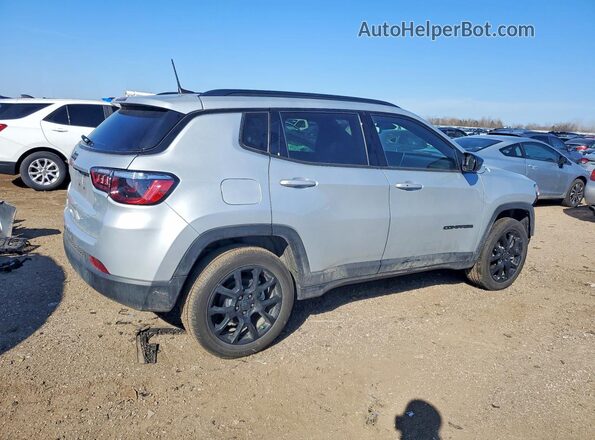 3C4NJDBN2TT162853 2026 JEEP COMPASS Серебряный Задняя правая четверть