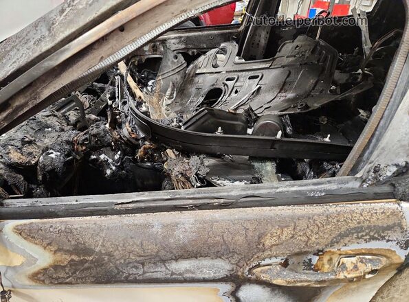 3C4NJDBN3RT115758 2024 JEEP COMPASS Burn Widok wnętrza z przodu