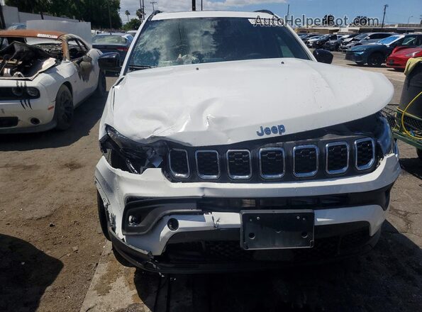 3C4NJDBN4ST550195 2025 JEEP COMPASS White Widok z przodu
