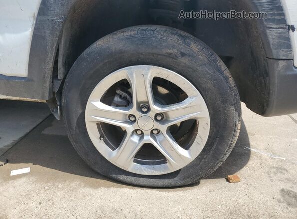 3C4NJDBN5RT596905 2024 JEEP COMPASS White 