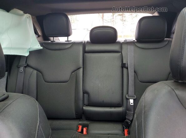 3C4NJDBN5ST548617 2025 JEEP COMPASS Red Widok tylnych siedzeń