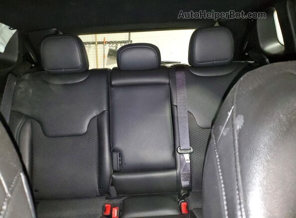 3C4NJDBN5ST617001 2025 JEEP COMPASS Черный Вид задних сидений