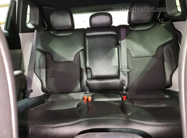 3C4NJDBN6RT604252 2024 JEEP COMPASS White Vista de los asientos traseros
