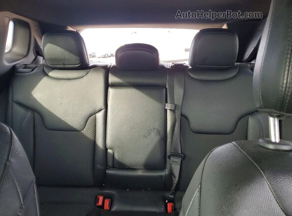 3C4NJDBN6ST503332 2025 JEEP COMPASS Silver Widok tylnych siedzeń