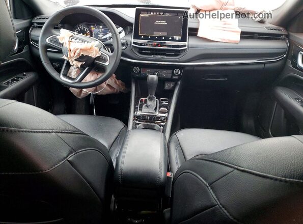3C4NJDBN7ST505820 2025 JEEP COMPASS Красный Вид панели приборов