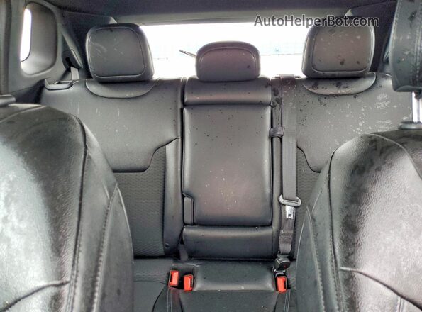 3C4NJDBN8RT137965 2024 JEEP COMPASS Red Widok tylnych siedzeń