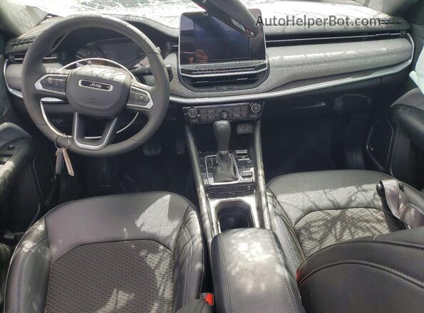 3C4NJDBN8ST561054 2025 JEEP COMPASS Черный Вид панели приборов