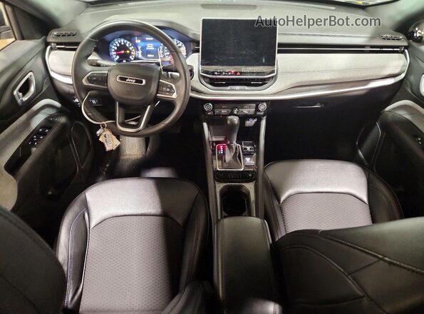 3C4NJDBNXPT561435 2023 JEEP COMPASS Белый Вид панели приборов