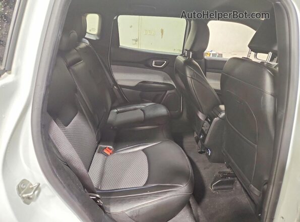 3C4NJDBNXPT561435 2023 JEEP COMPASS Белый Вид задней части салона