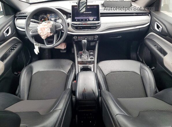 3C4NJDBNXRT605873 2024 JEEP COMPASS Серый Вид панели приборов