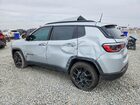 2025 Jeep Compass Latitude Серебряный vin: 3C4NJDBNXST586313