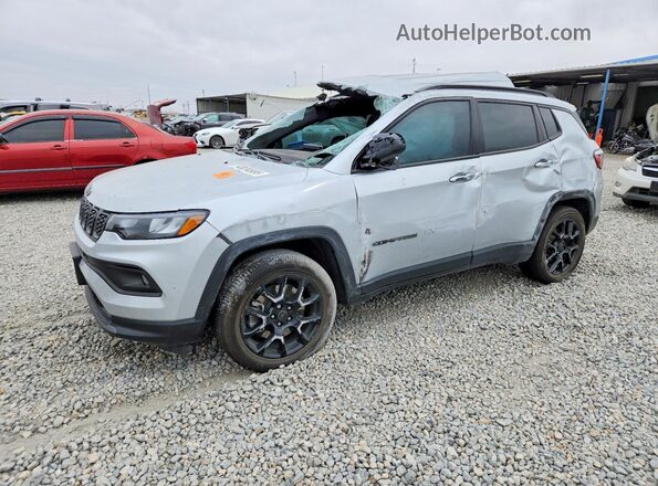 3C4NJDBNXST586313 2025 JEEP COMPASS Серебряный Передняя левая четверть