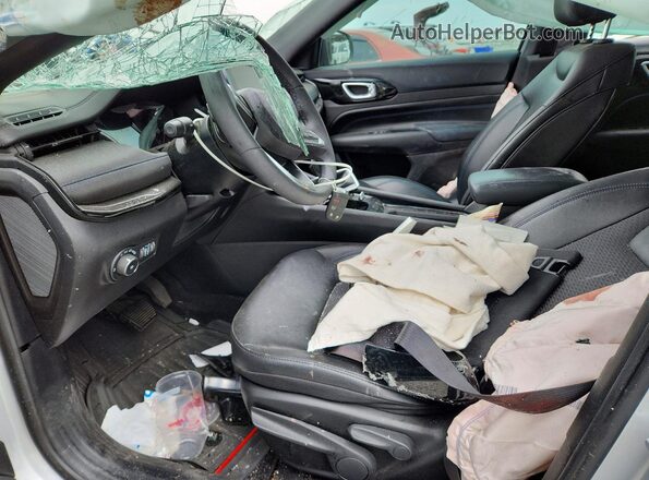 3C4NJDBNXST586313 2025 JEEP COMPASS Серебряный Вид салона спереди