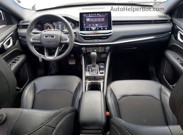 3C4NJDBNXTT159747 2026 JEEP COMPASS Blue Vista del salpicadero